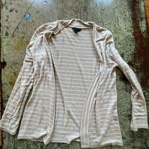Sweet cardigan with subtle cream and white stripes
